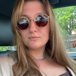 Meet your Posher, Isabella